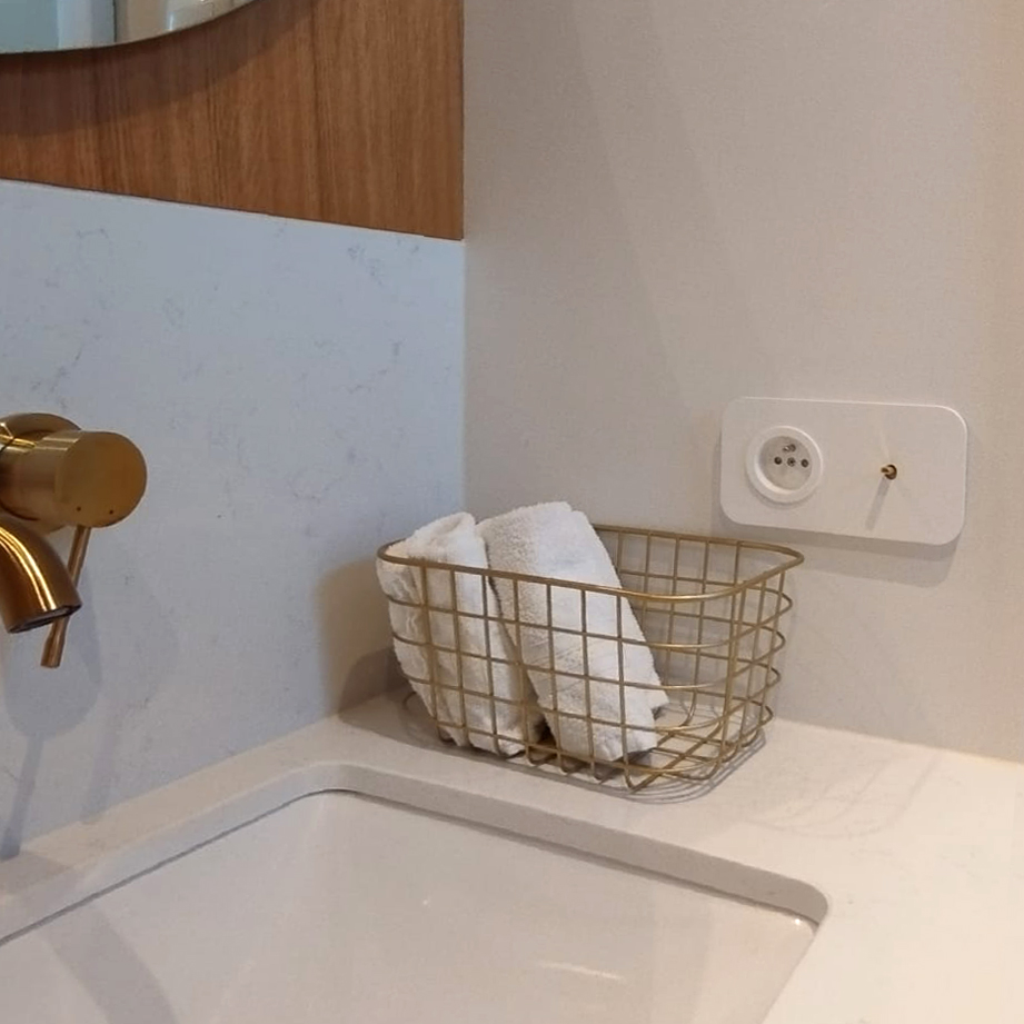 Vectis Cube Series Weisser Lichtschalter Badezimmer